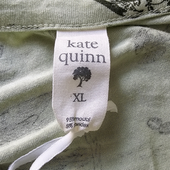 NWT Kate Quinn Green Retro Flutter Backpacking Tee - Picture 7 of 8
